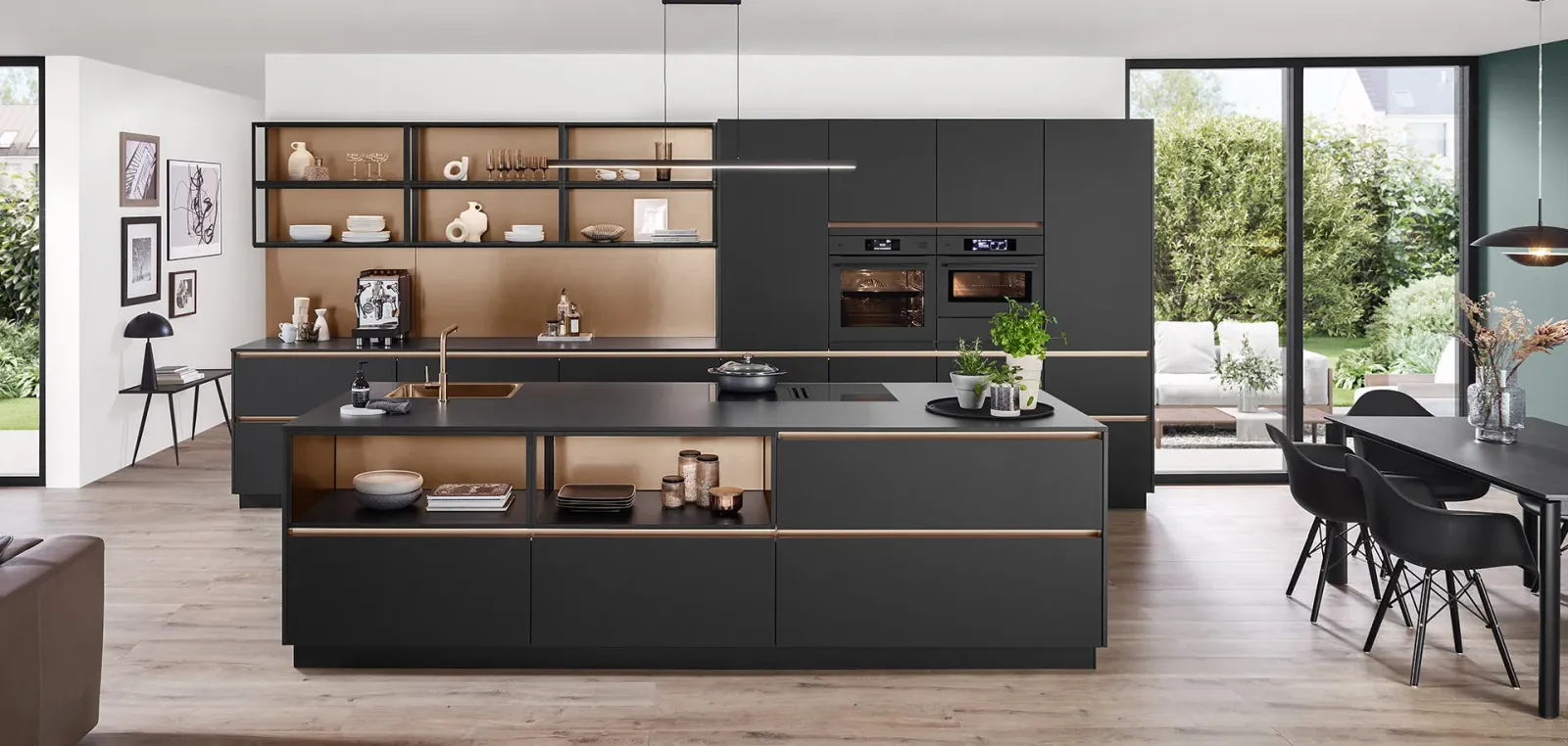 Nobilia-Küche SENSO 496 – grifflose Inselküche Schwarz mit Bronze