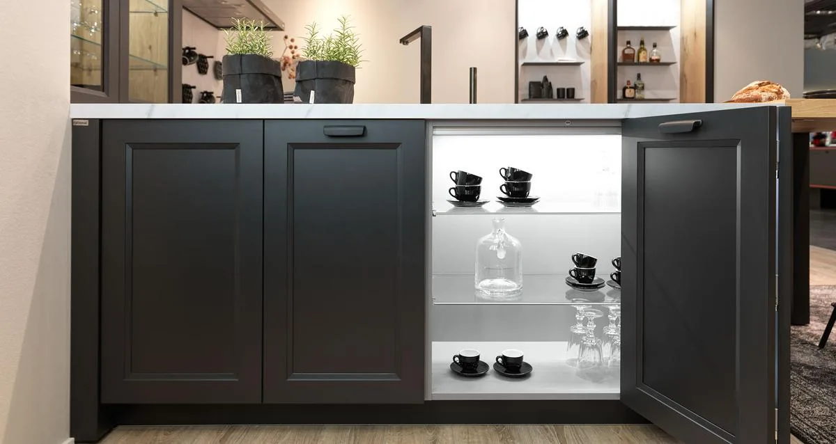 Rational Küchen PURE – Zweizeilige Küche Salbeigrün Matt – Salbeigrün MT580 matt